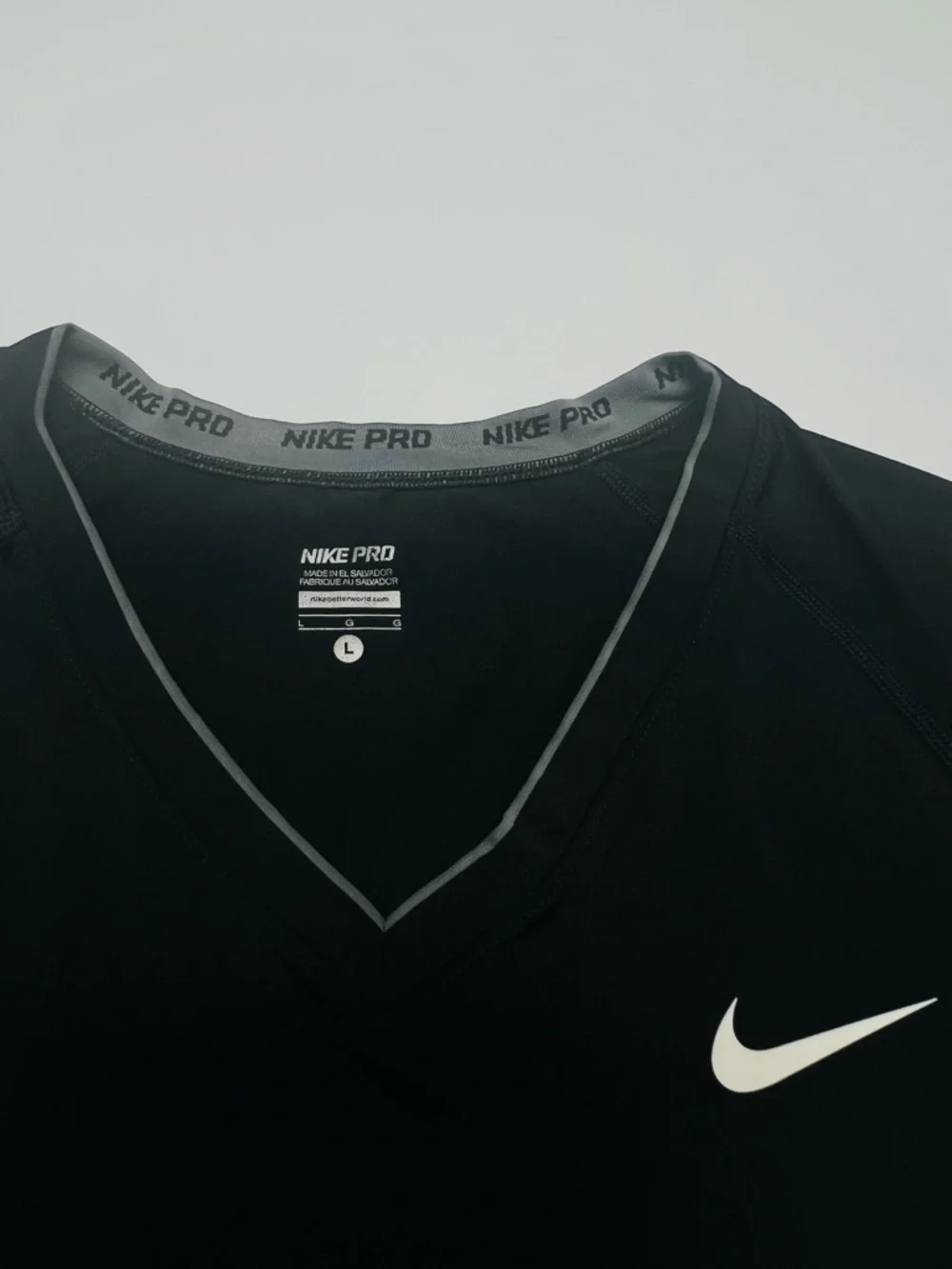 NIKE PRO Dri-Fit Black Short Sleeve V-Neck Athletic‎ Top Women’s Size Large Gym